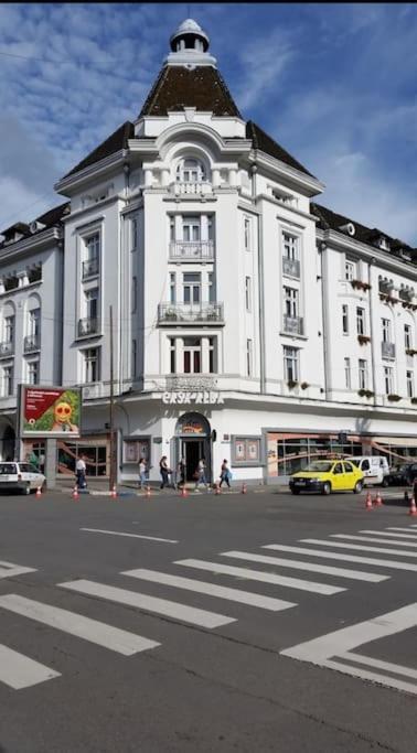Garsoniera Centru Vechi English Park Craiova Exterior photo